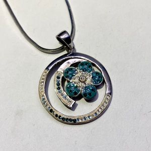 Flower pendant with Swarovski elements